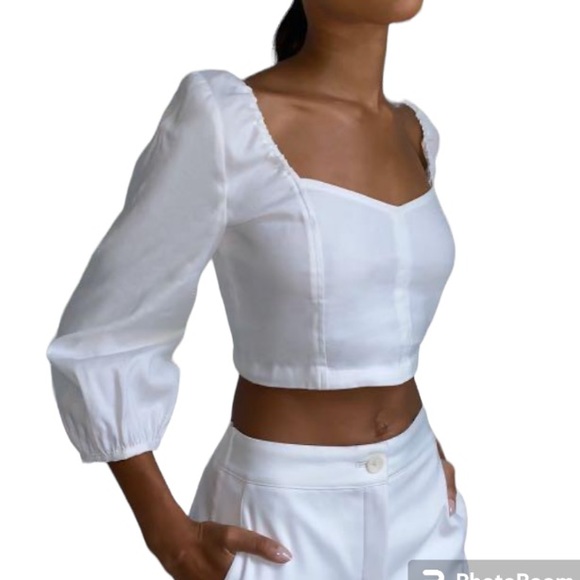 BABATON Tops - Babaton White Cropped Puff Sleeve Sweat heart blouse Size M